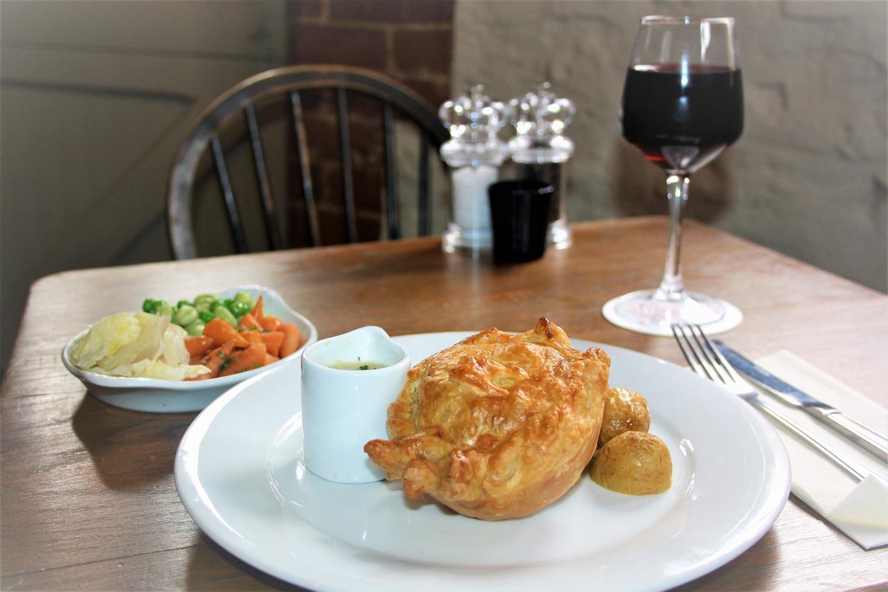 The Three Horseshoes Warham Bagian luar foto